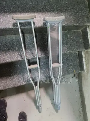Photo - Axillary Bilateral Crutches轟動crutches昆布crutches搸岐crutches題目crutches