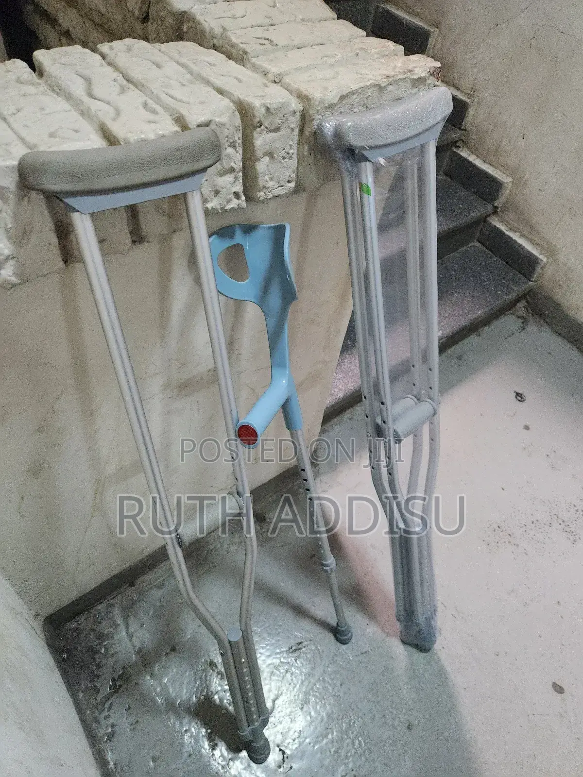 Axillary and Elbow Bilateral Crutches雞腿brand New Crutches朱槿crutches