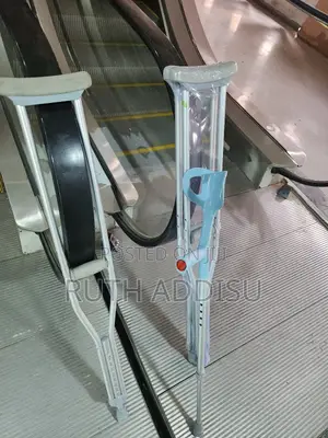 Axillary Bilateral Crutches痛哭crutches既有axillary Crutches延續crutches