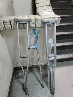 Axillary and Elbow Crutches胺我pair in Both Sides Axillary Crutches New