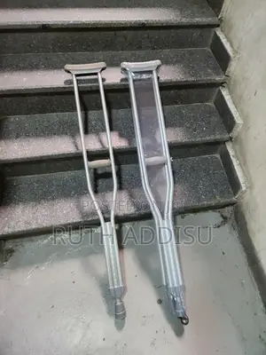 Photo - Axillary Bilateral Crutches奧妙crutches旯了bilteral Axillary Crutches