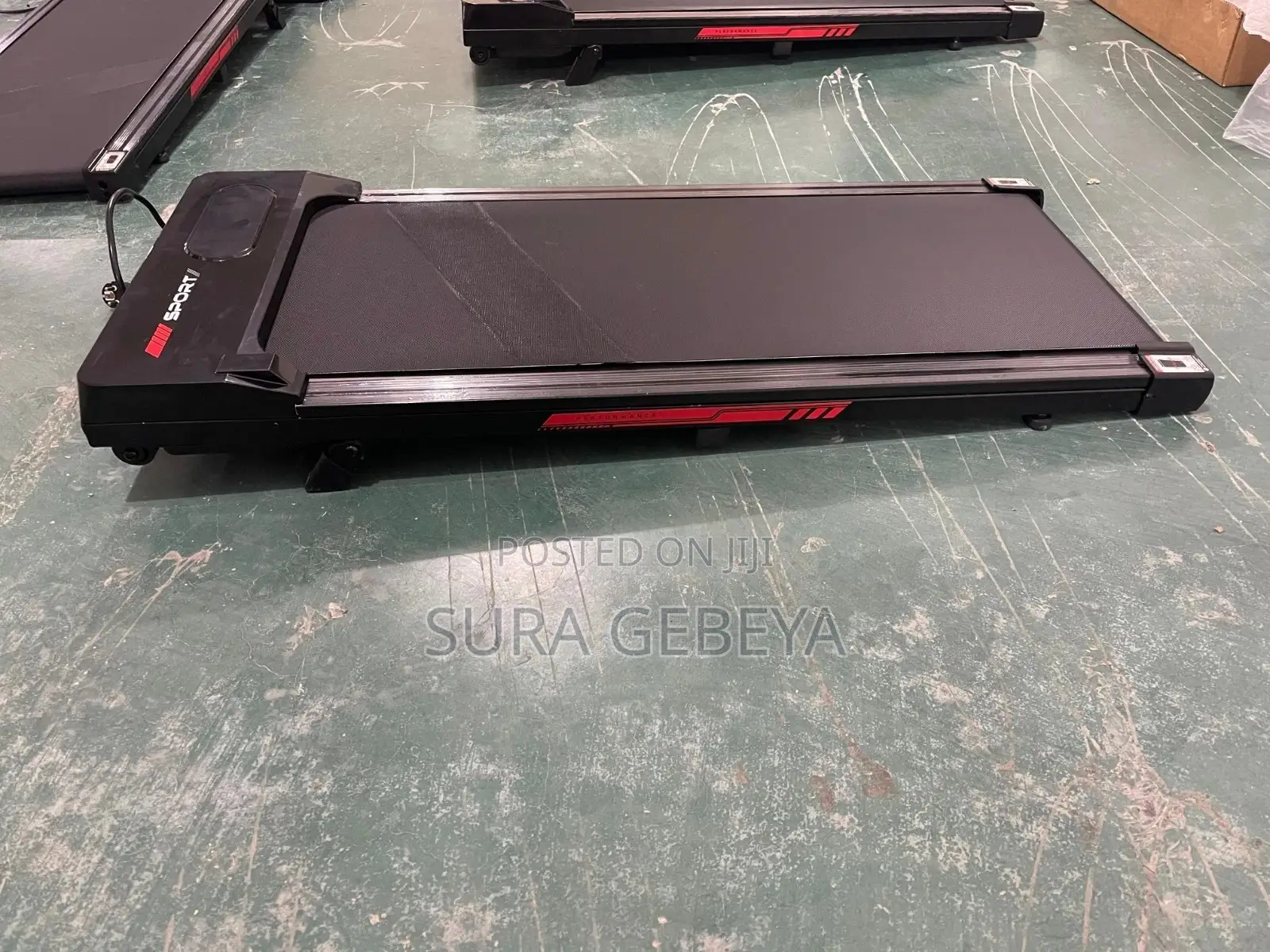 ዘመናዊ የመሮጫ ማሽን Reebok Jet300 Series የሚባል Reebok ድርጅት ያመረተዉ መሮጫ ማሽን ነዉ