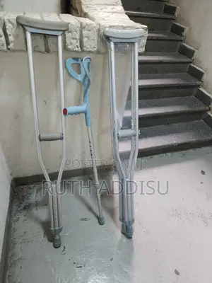 Photo - Axillary Bilateral Crutches輕易brand New Axillary Crutches管制cruches