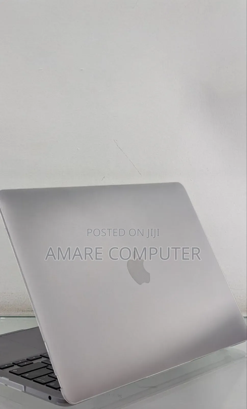 New Laptop Apple MacBook Pro 2020 M1 8GB Apple M1 Pro SSD 256GB