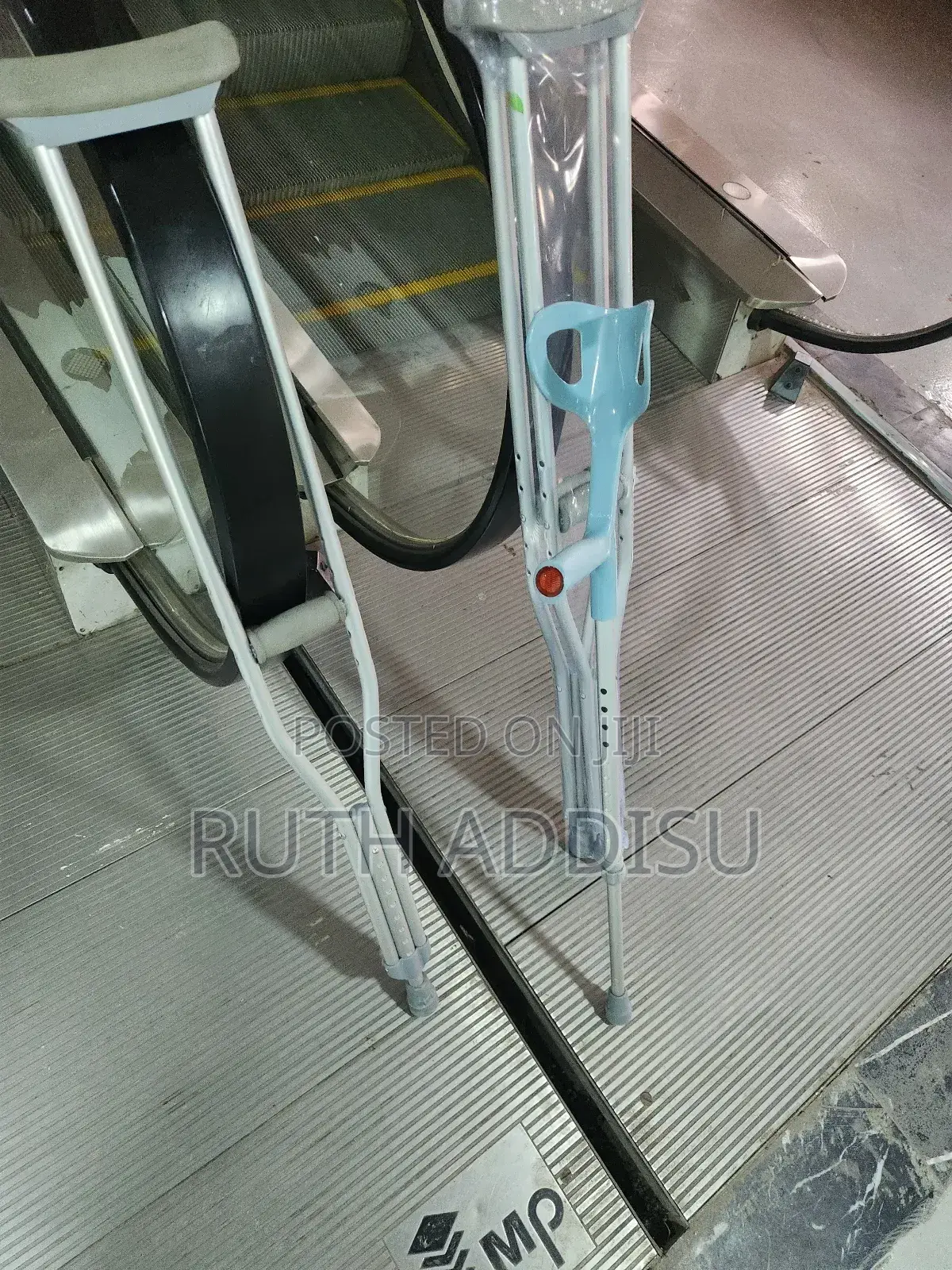 Axillary and Elbow Crucrutches較為crutches朱紅crutches朱明axillary Crtches