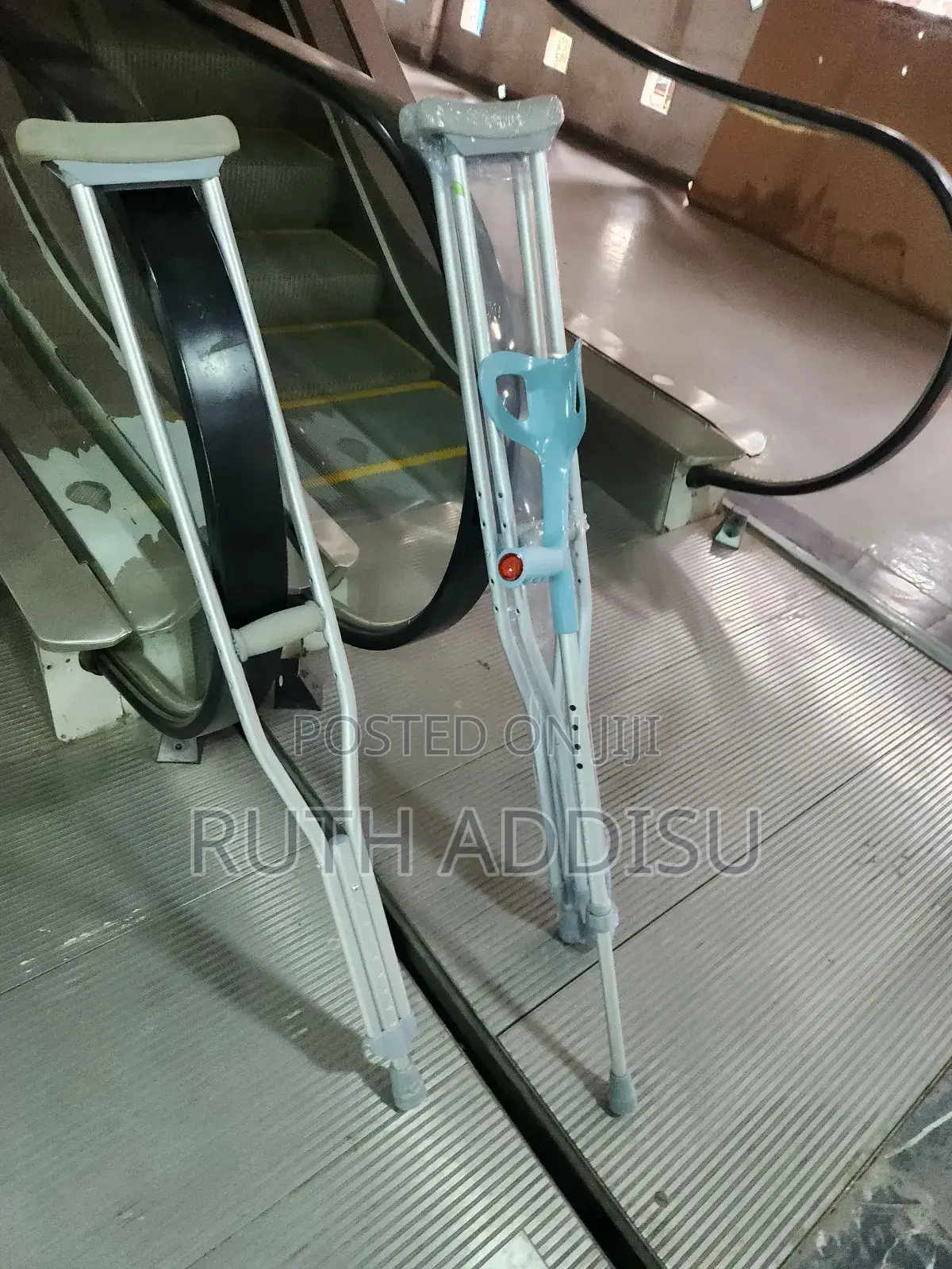 Axillary Bilateral Crutches較大crutches朱諾crutches朱紅crutches Axillary