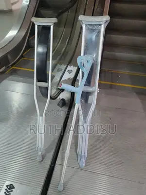 Photo - Axillary and Elbow Bilateral Crutches朱紅crutches Axillary轟出crutches