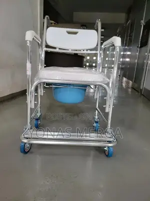 Photo - Multifunction Wheeled Chair棺炭commode Chair須瞜lockable Brakes屣0commodo