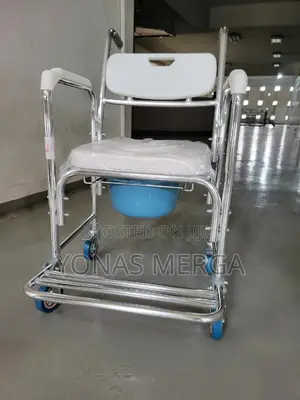 Multi-Purpose Wheelchair皿罔pushing and Moving the Commode Effortless