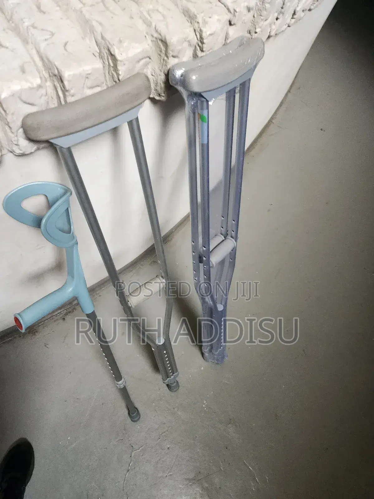 Axillary and Elbow Bilateral Crutches痲我cutches拖延crutches內容crutches New