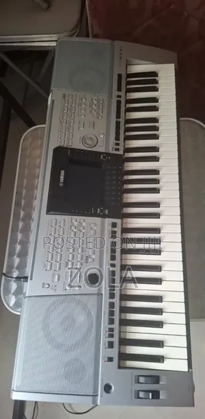 Photo - Yamaha PSR 3000