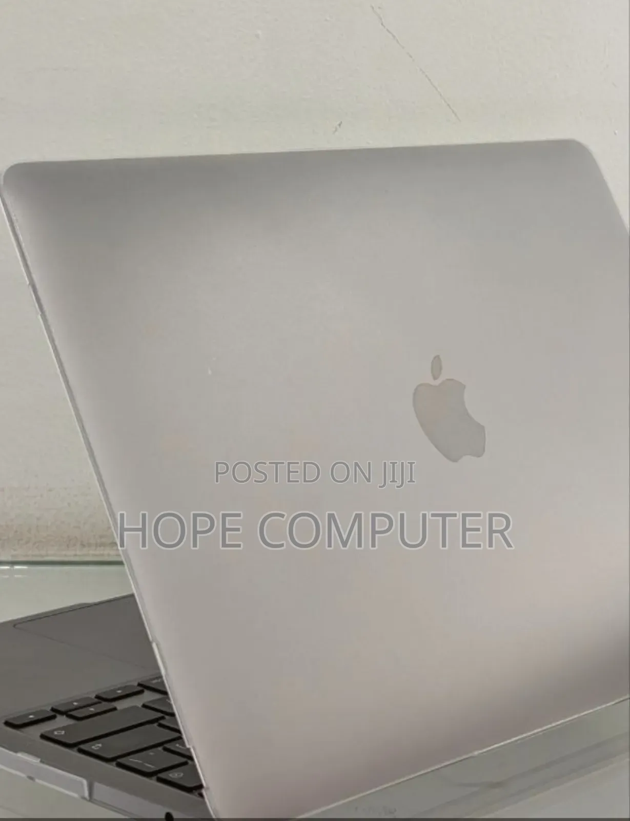 New Laptop Apple MacBook Pro 2022 M2 8GB Apple M2 SSD 256GB