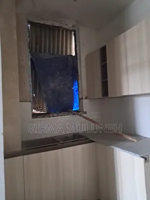 3bdrm Apartment in አዲሱ ገበያ, Addis Ketema for sale