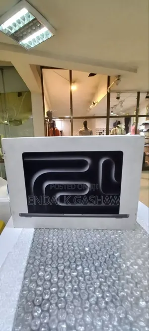 New Laptop Apple MacBook Pro 2023 M2 8GB Apple M3 SSD 512GB