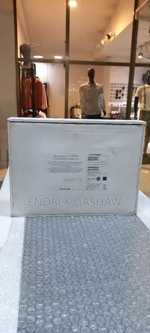 New Laptop Apple MacBook Pro 2023 M2 8GB Apple M3 SSD 512GB