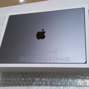 Photo - New Laptop Apple MacBook Pro 8GB Apple M3 SSD 512GB