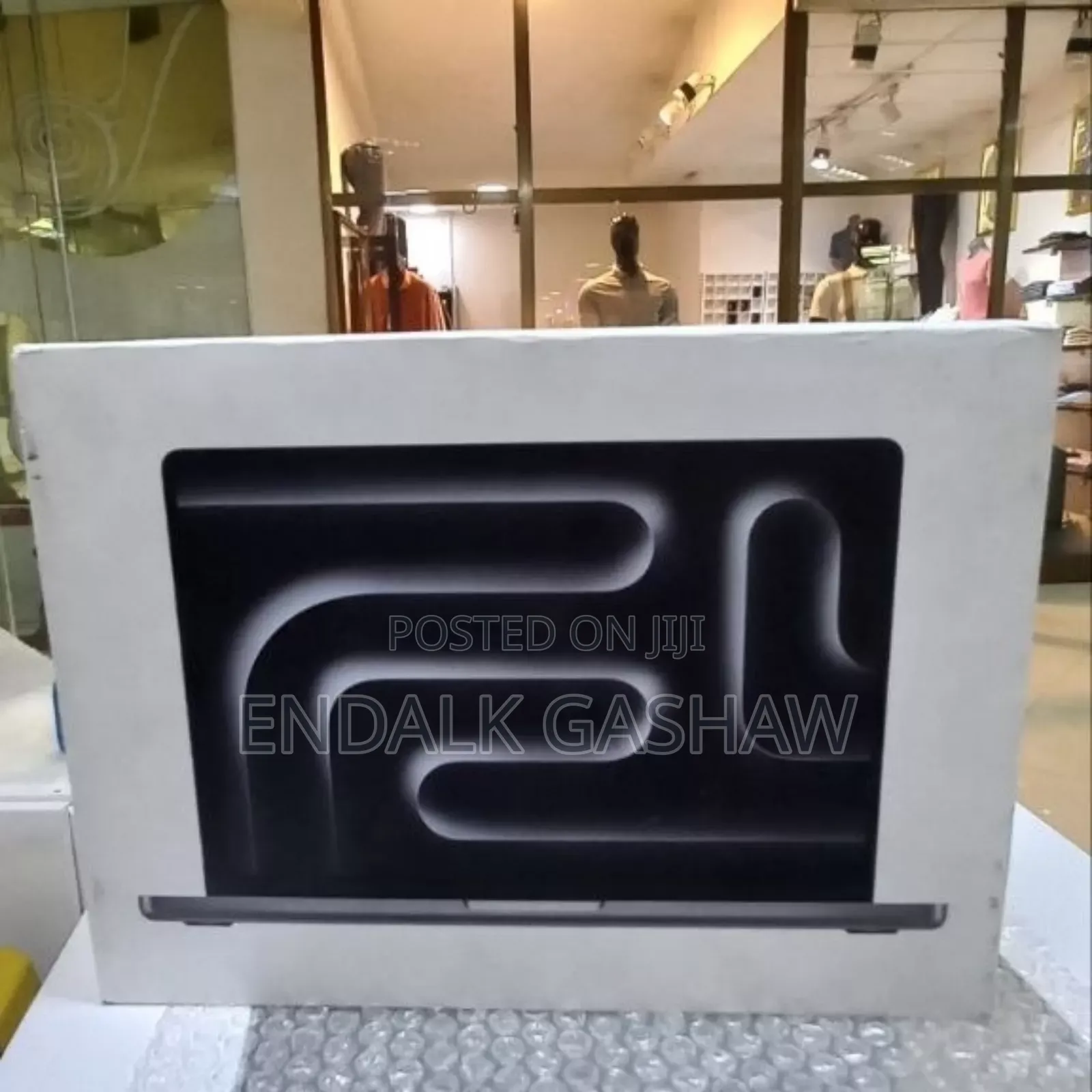 New Laptop Apple MacBook Pro 8GB Apple M3 SSD 512GB