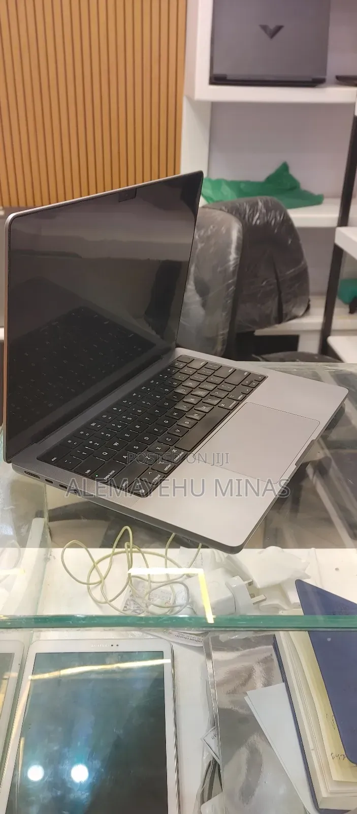 New Laptop Apple MacBook Pro M1 16GB Apple M1 Pro SSD 512GB