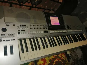 Yamaha PSR 700