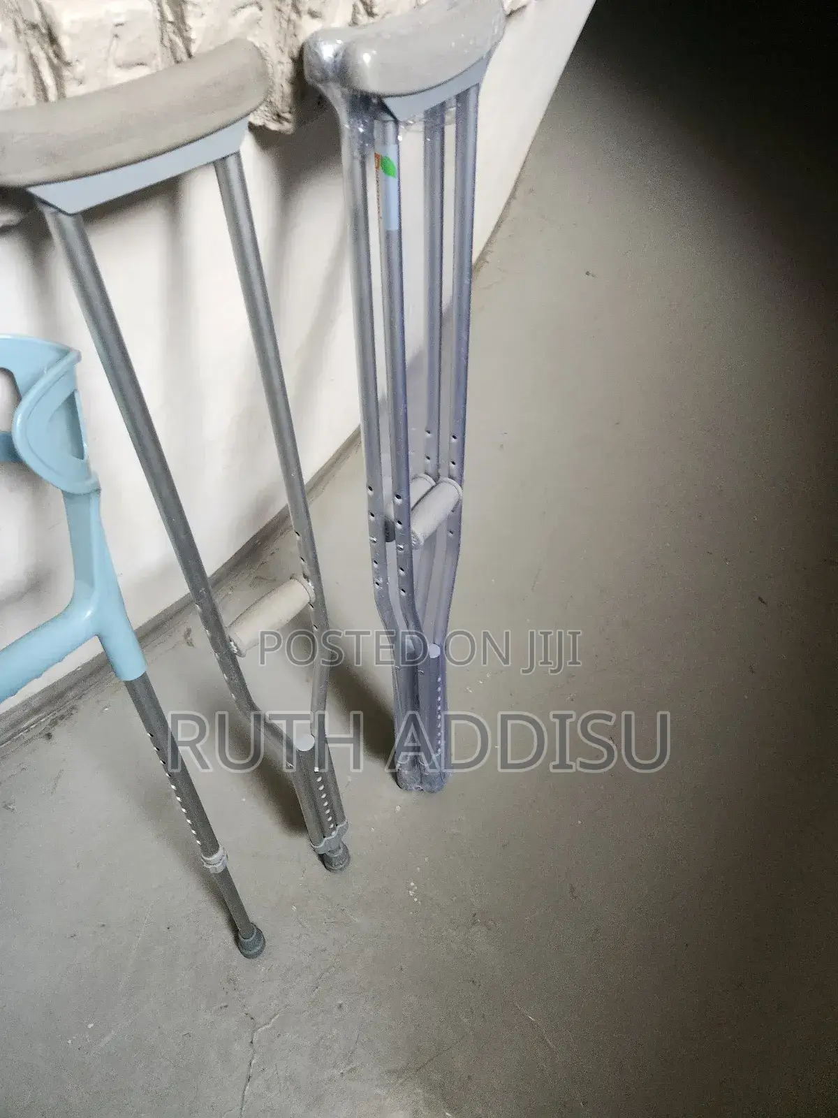 Axillary Crutches較為bilateral Axillary Crutches轟出crutches重點crutches
