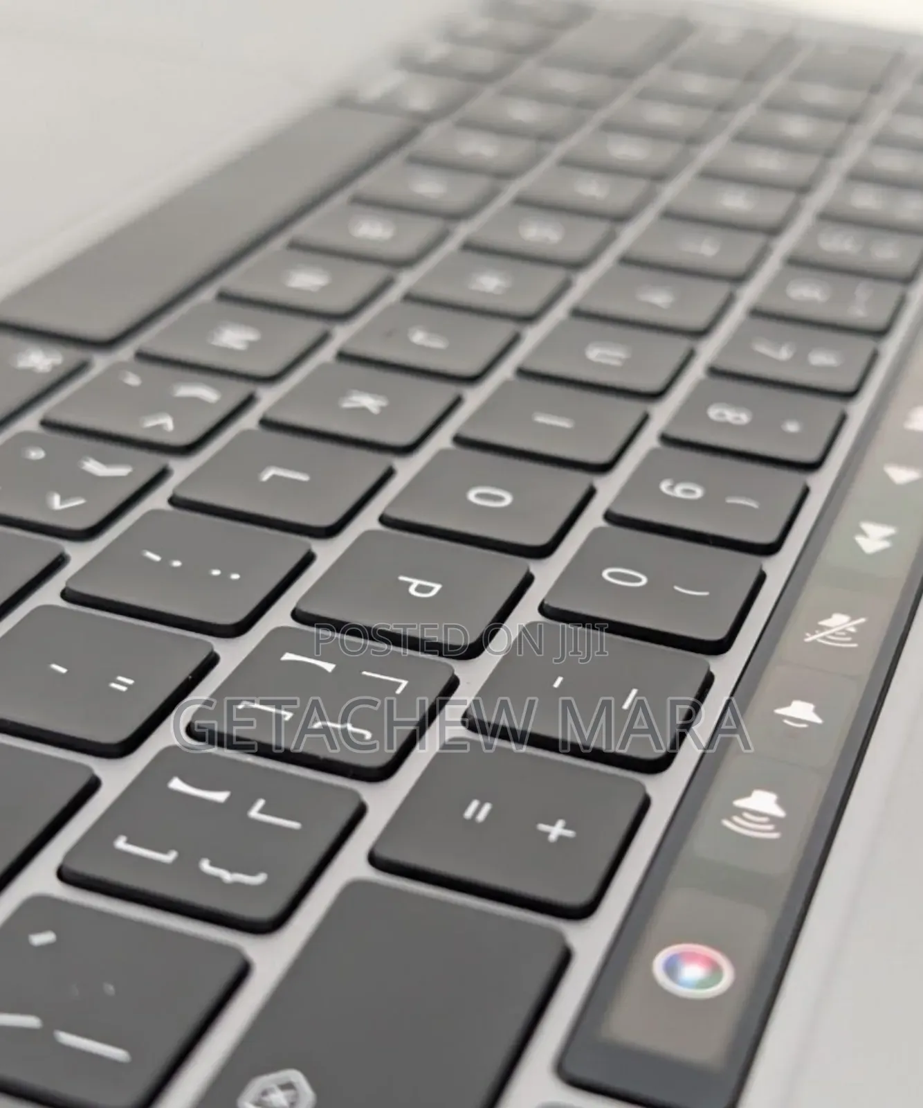 New Laptop Apple MacBook 2020 8GB Intel SSD 256GB