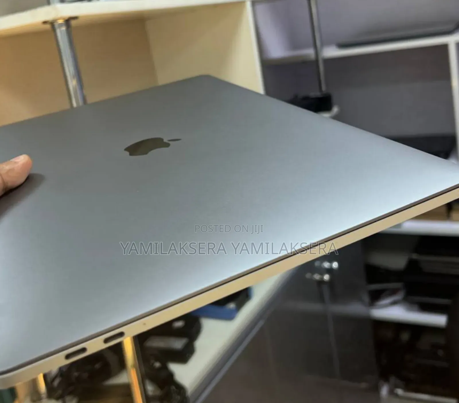 New Laptop Apple MacBook Pro 2019 16GB Intel Core i9 SSD 512GB