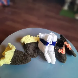 የአራስ ልጅ ካልሲ ጓንት እና ኮፍያ