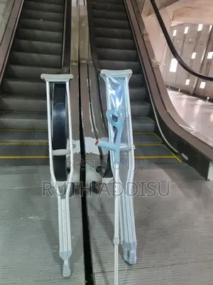 Photo - Axillary Bilateral Crutches庫房crutches映像crutches寄來crutches永久crutches