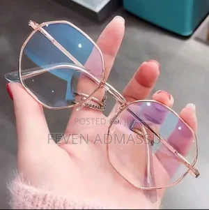 Photo - Women Glasses
