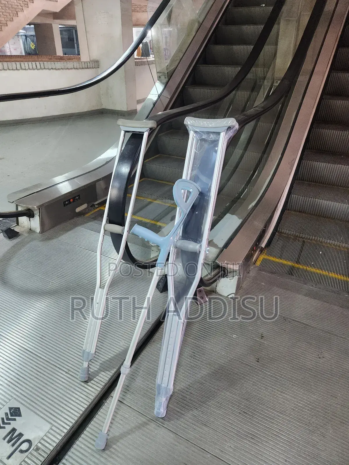 Axillary Bilateral Crutches輕易axillary Crutches轟炸crutches輕微crutches New