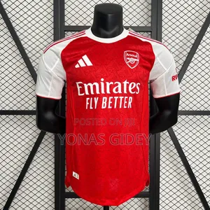 Photo - Arsenal and Man United Home Kit