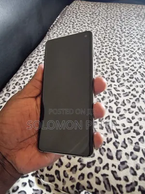 Photo - Samsung Galaxy S10 128 GB Black