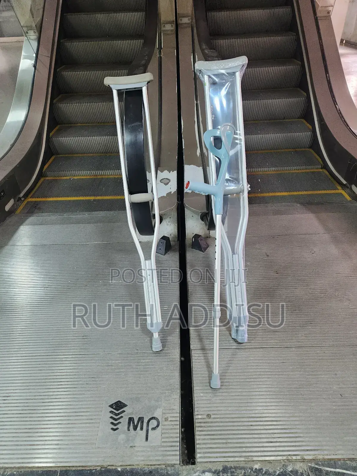 Elbow and Axillary Bilateral Crutches痛楚crutches网你axillary Crutches New