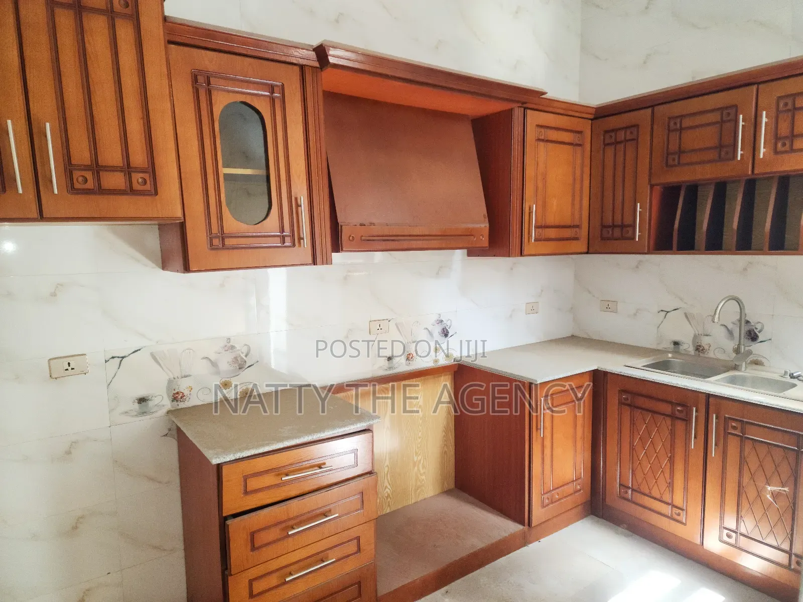 Furnished 3bdrm Villa in Summiy, Bole for sale