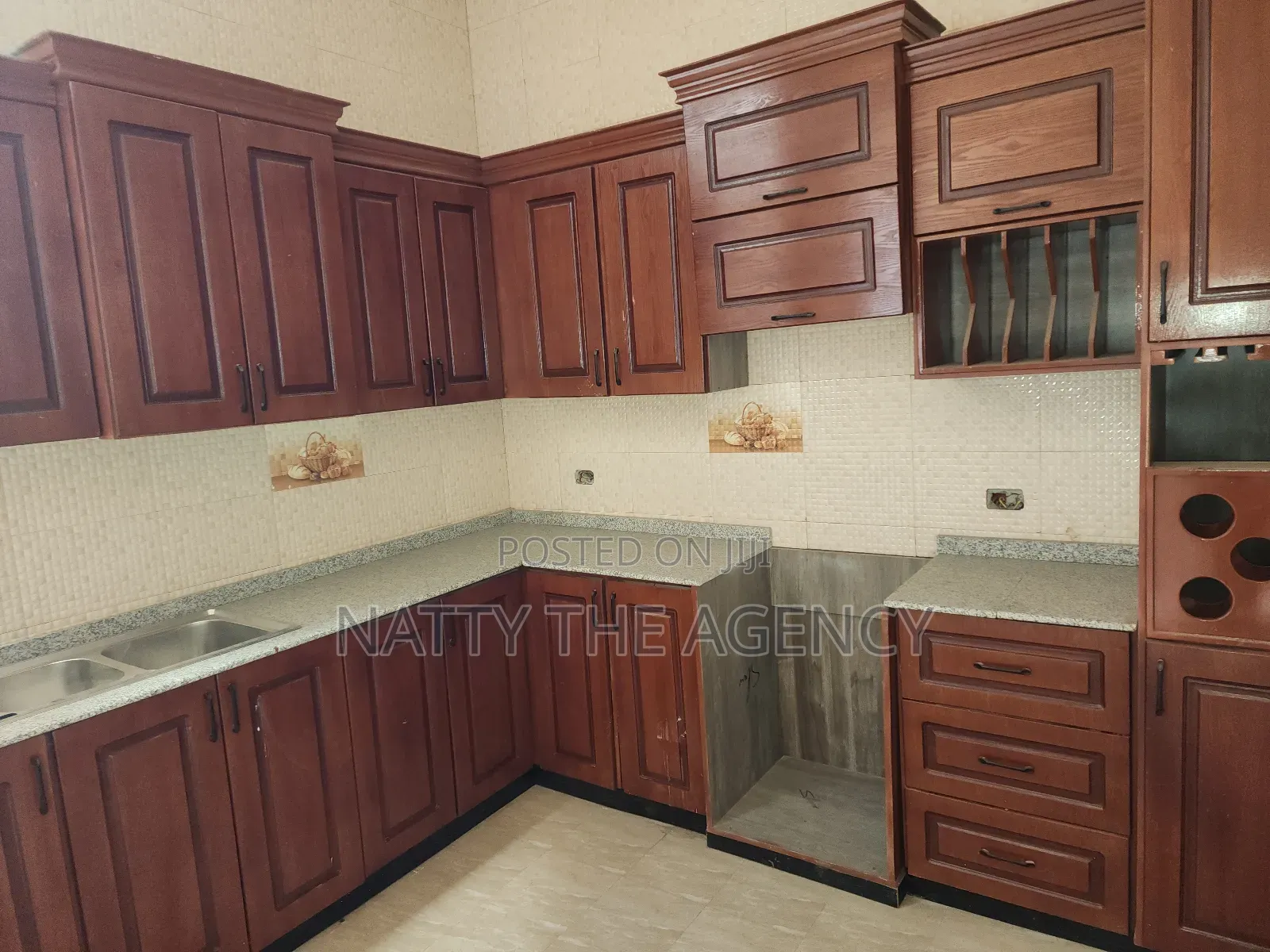 Furnished 3bdrm Villa in Summit, Bole for sale