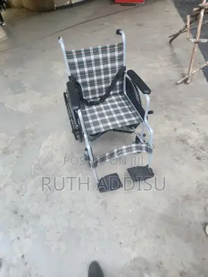 Photo - Foldable Belted Wheelchair朱紅wheelchair鳵了wheelchair New Medical