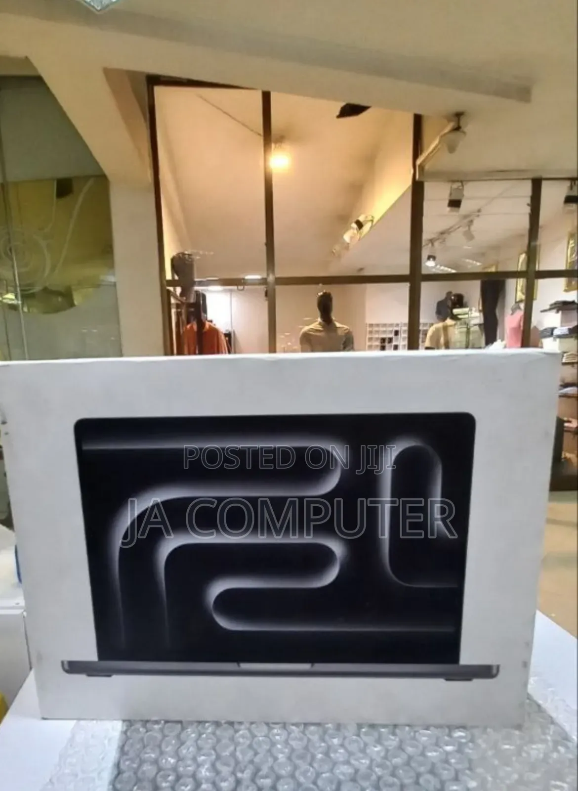 New Laptop Apple MacBook Pro 2023 M3 14-Inch 8GB Apple M3 Pro SSD 512GB