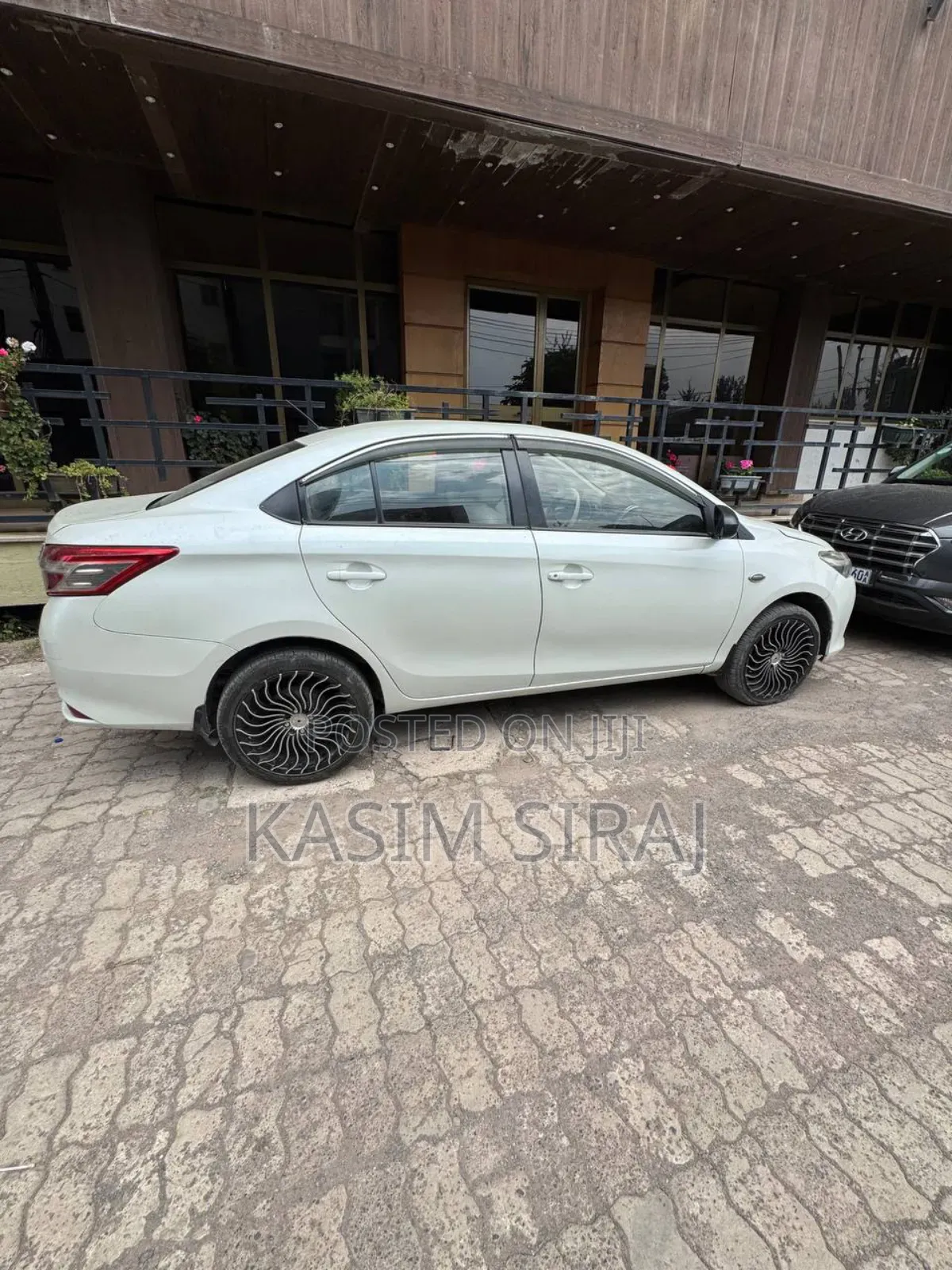 Toyota Yaris L Hatchback 5dr 2015 White