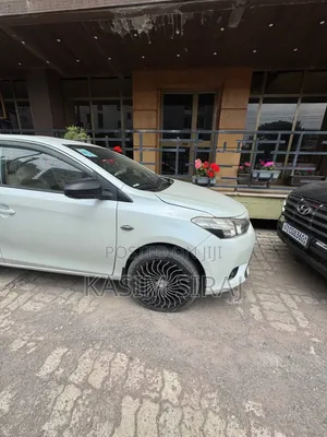 Toyota Yaris L Hatchback 5dr 2015 White