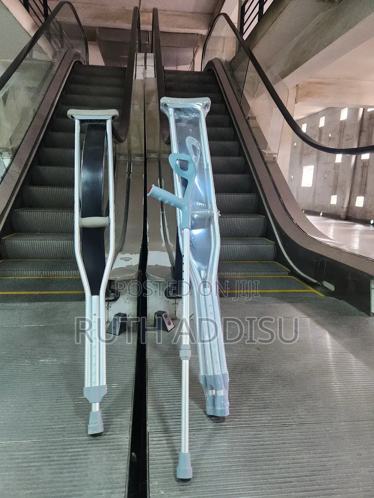 Axillary Bilateral Crutches宛轉crutches韙你crutches考量rutches者或axillary New