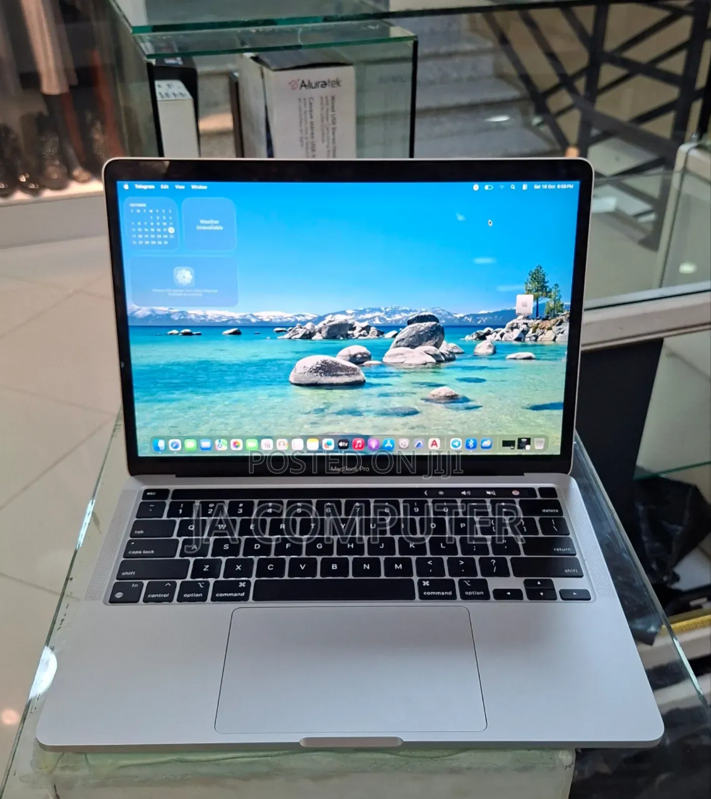 New Laptop Apple MacBook Pro 2022 M2 8GB Apple M1 Pro SSD 512GB