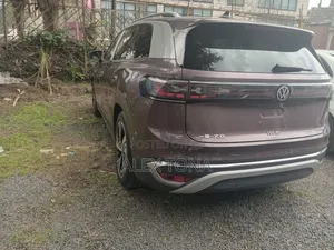 Photo - New Volkswagen ID.6 2024 Gold