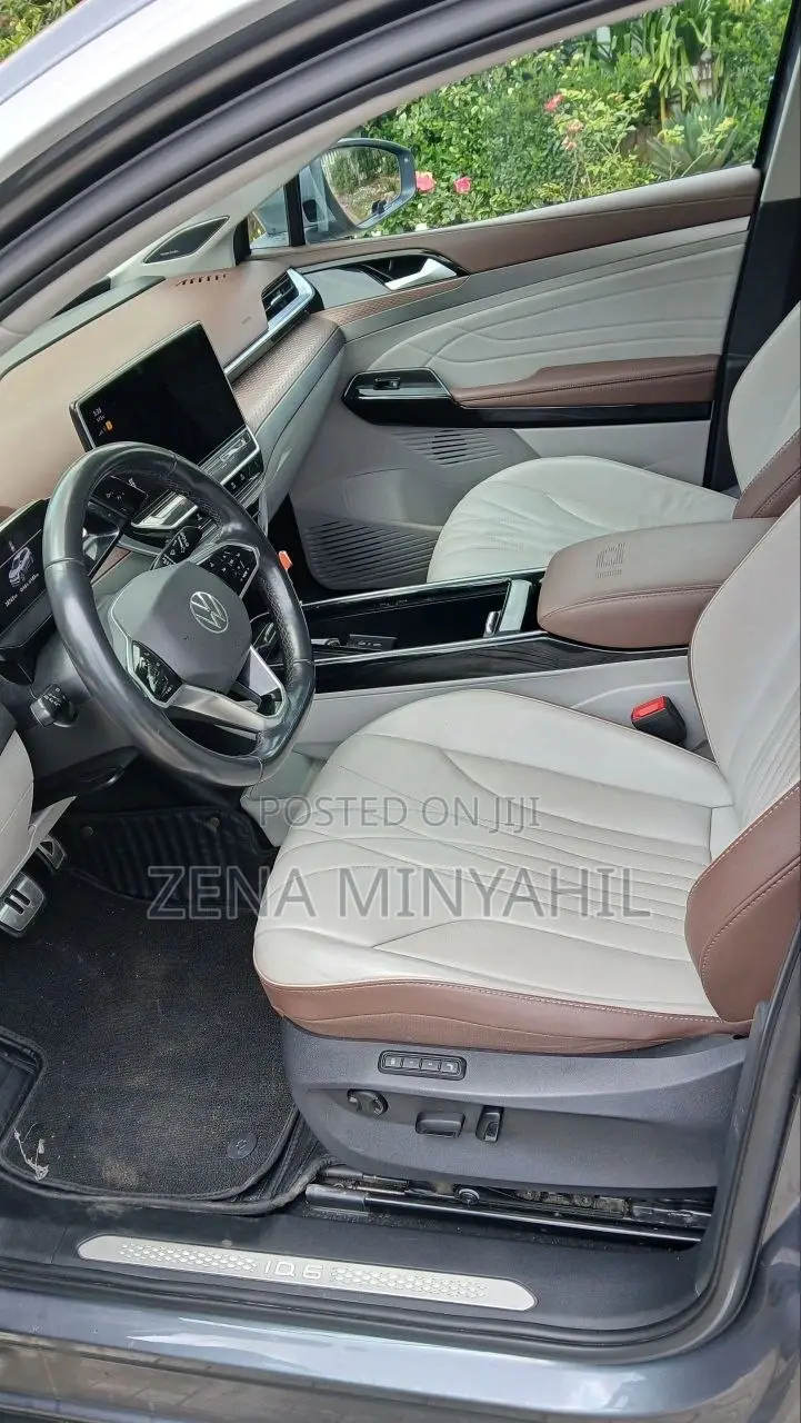 Volkswagen ID.6 2022 Silver