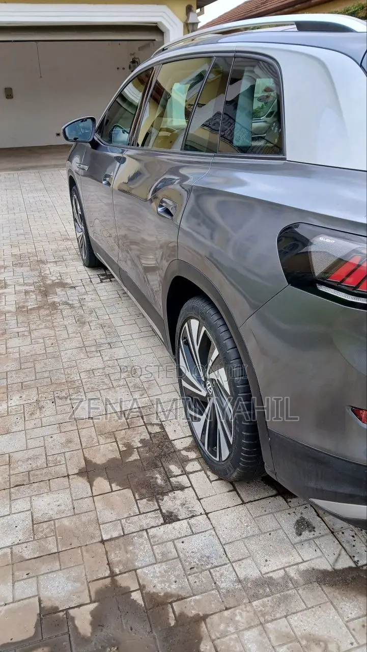 Volkswagen ID.6 2022 Silver