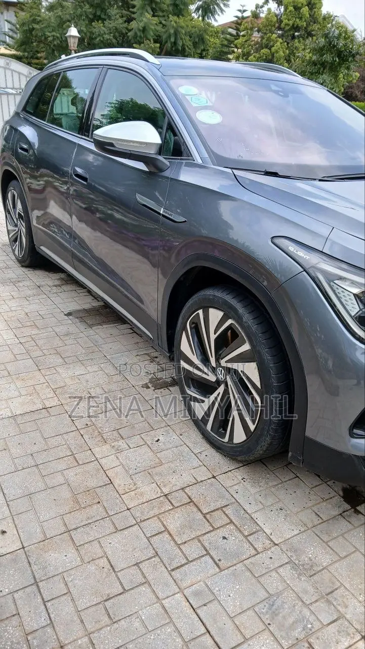 Volkswagen ID.6 2022 Silver