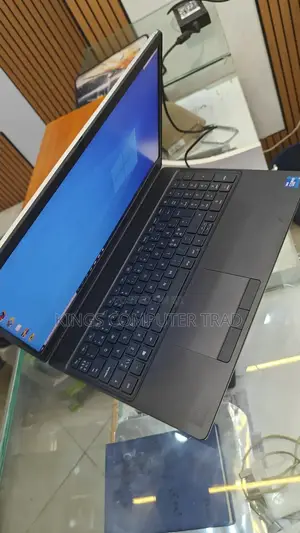 New Laptop Dell Precision 7560 32GB Intel Core I7 SSD 512GB