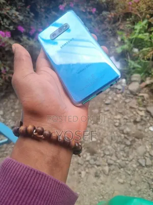 New Samsung Galaxy S10e 128 GB Blue