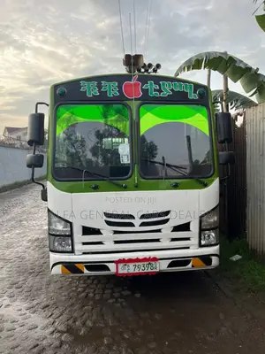 Photo - Isuzu NMR 2020 White