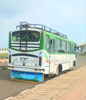 Isuzu NMR 2017 White