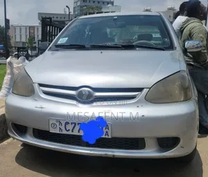 Toyota Platz 2005 Silver